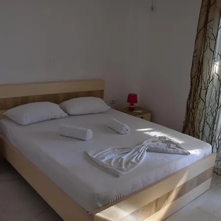 B&B Rojela